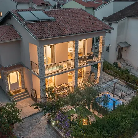 Family-friendly House With Hot Tub - 25514 Rovinj