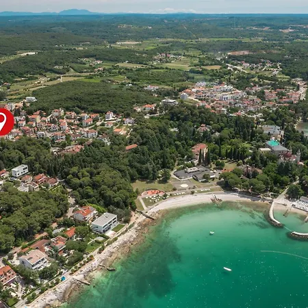 Hébergement de vacances Family-friendly House With Hot Tub - 25514