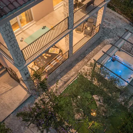 Family-friendly House With Hot Tub - 25514 Rovinj