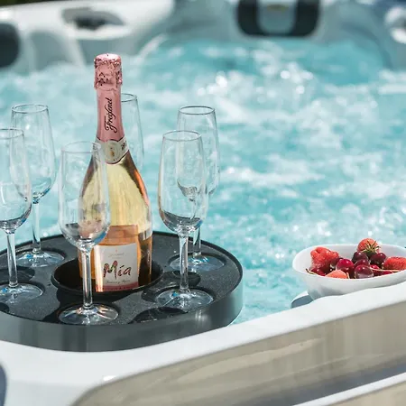 Hébergement de vacances Family-friendly House With Hot Tub - 25514 Rovinj