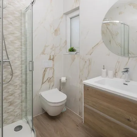 Hébergement de vacances Family-friendly House With Hot Tub - 25514