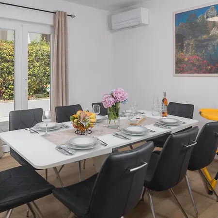 Hébergement de vacances Family-friendly House With Hot Tub - 25514 Rovinj