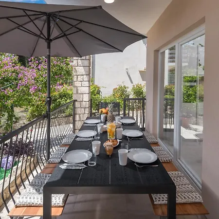 Family-friendly House With Hot Tub - 25514 Hébergement de vacances Rovinj