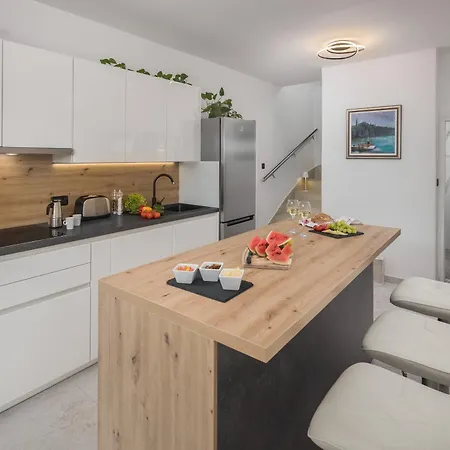 Hébergement de vacances Family-friendly House With Hot Tub - 25514 Rovinj
