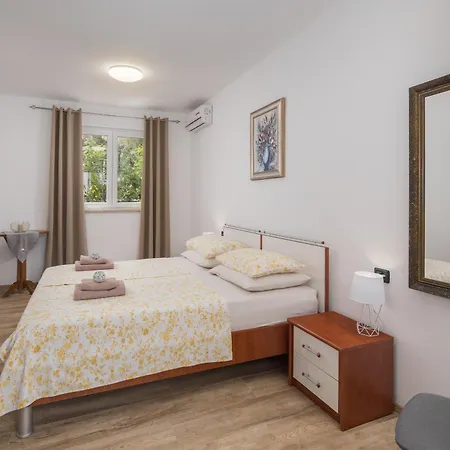 Family-friendly House With Hot Tub - 25514 Hébergement de vacances Rovinj